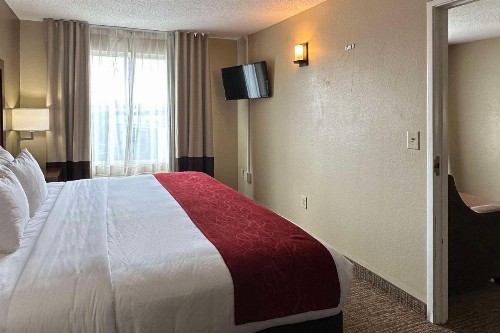 Comfort Suites Airport Charlotte - image 11