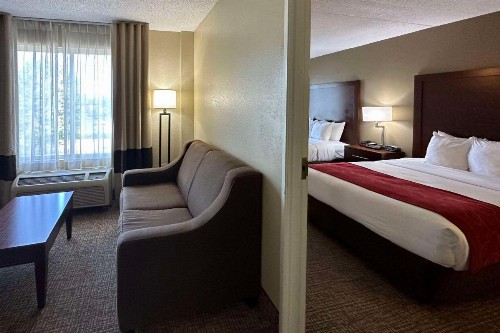 Comfort Suites Airport Charlotte - image 17