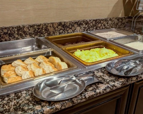 Comfort Suites Airport Charlotte - image 18