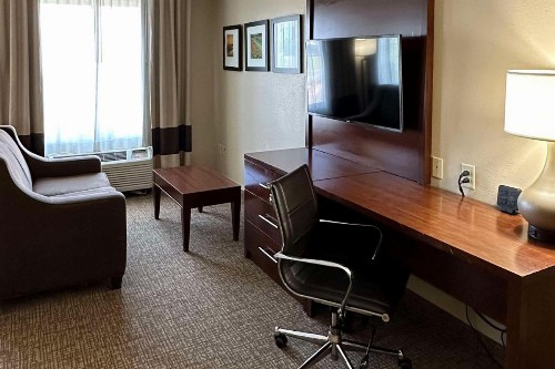 Comfort Suites Airport Charlotte - image 20