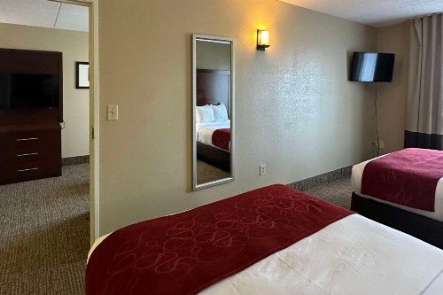 Comfort Suites Airport Charlotte - image 23