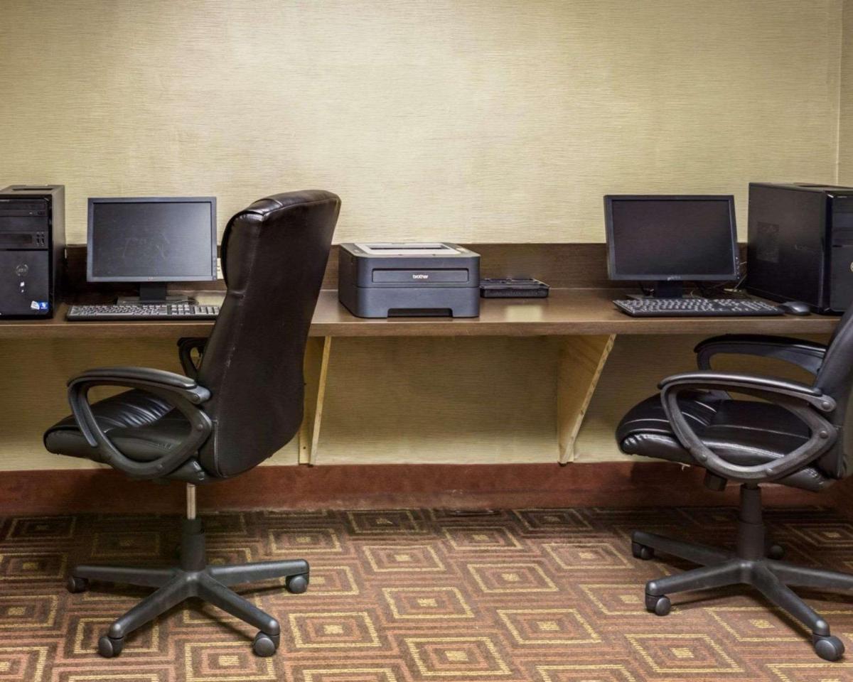 Comfort Suites Airport Charlotte - image 7