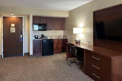 Comfort Suites Airport Charlotte - image 8