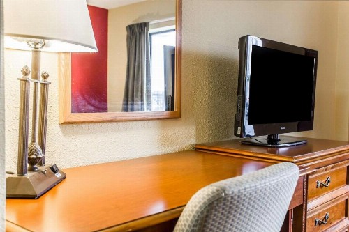 Rodeway Inn Charlotte - image 16