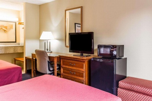 Rodeway Inn Charlotte - image 23