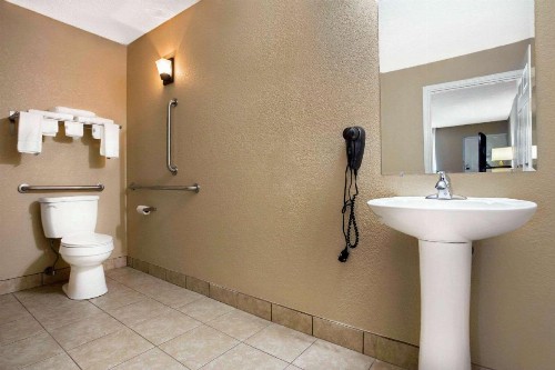 Quality Inn & Suites University Area - image 10