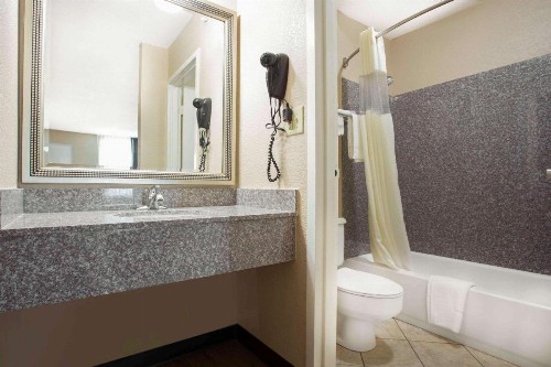 Quality Inn & Suites University Area - image 15