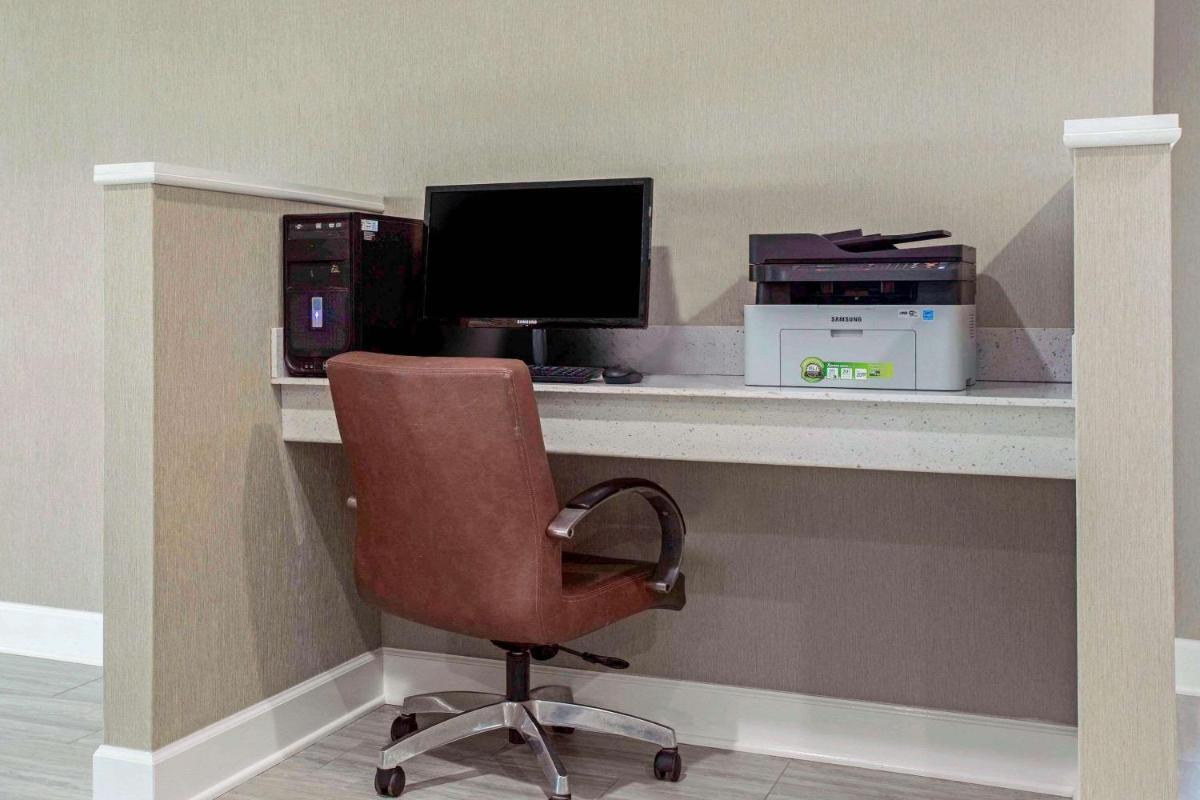 Quality Inn & Suites University Area - image 4