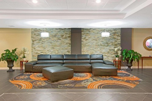 Ramada Plaza by Wyndham Charlotte Airport Conference Center - image 2