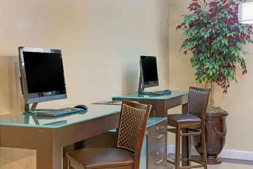 Ramada Plaza by Wyndham Charlotte Airport Conference Center - image 3