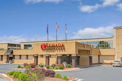 Ramada Plaza by Wyndham Charlotte Airport Conference Center - image 5