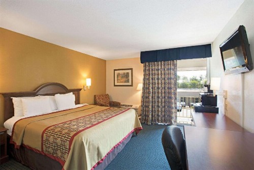 Days Inn by Wyndham Charlotte/Woodlawn Near Carowinds - image 11