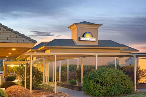 Days Inn by Wyndham Charlotte/Woodlawn Near Carowinds - image 12