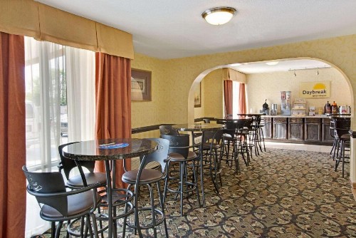 Days Inn by Wyndham Charlotte/Woodlawn Near Carowinds - image 2
