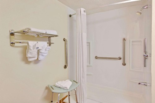 Days Inn by Wyndham Charlotte/Woodlawn Near Carowinds - image 3