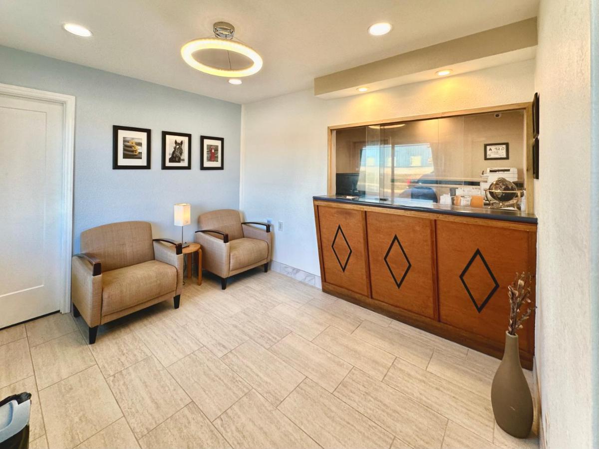 Royal Inn and Suites Charlotte Airport - main image