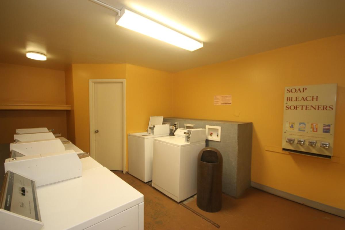 Royal Inn and Suites Charlotte Airport - image 2