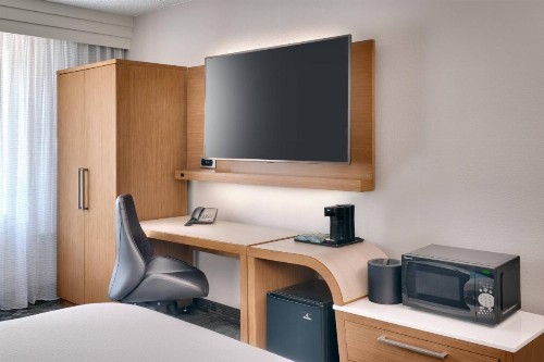 Courtyard by Marriott Charlotte Airport/Billy Graham Parkway - image 23