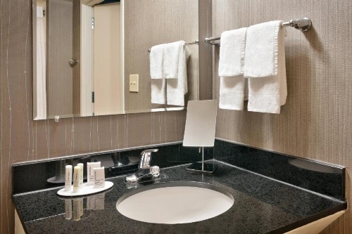 Courtyard by Marriott Charlotte Airport/Billy Graham Parkway - image 31
