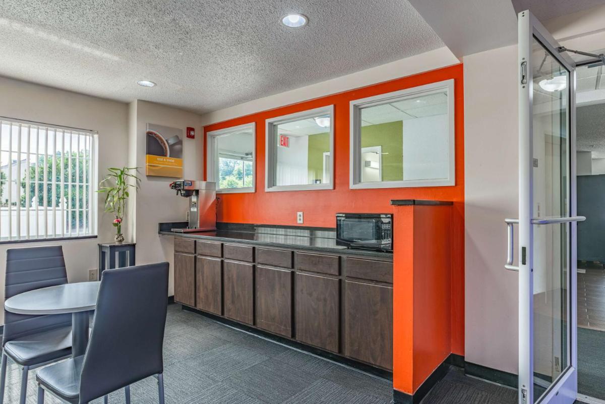Motel 6-Charlotte NC - University - image 2