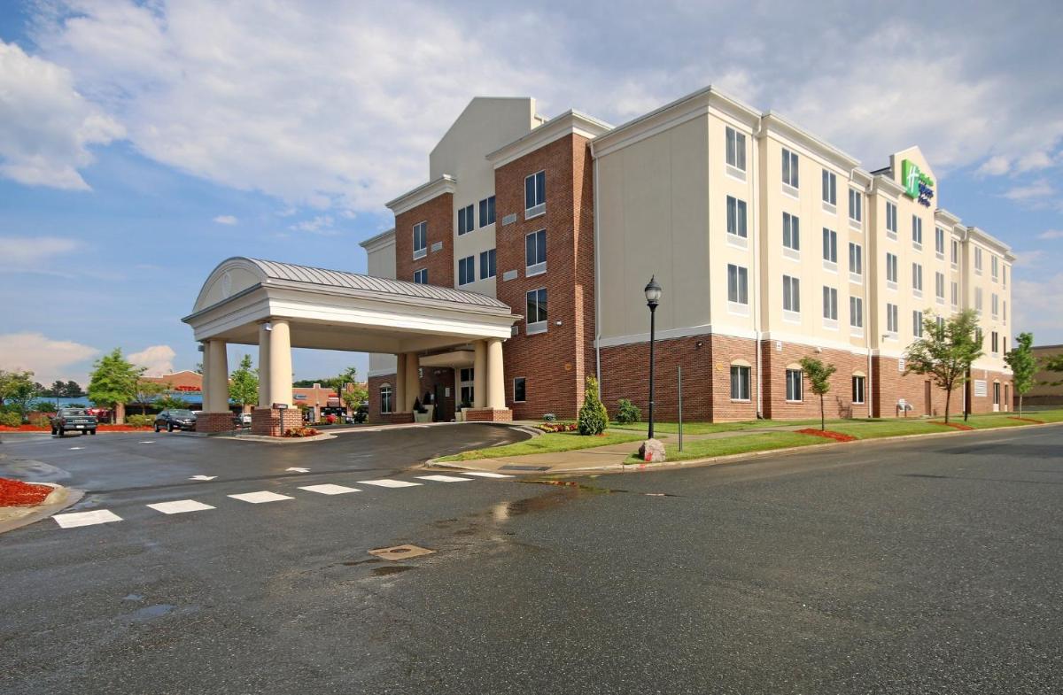 Holiday Inn Express & Suites Charlotte North an IHG Hotel - main image