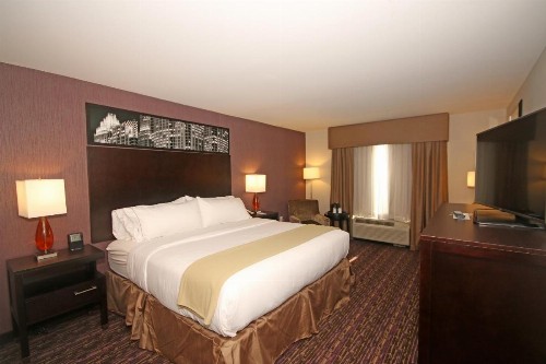 Holiday Inn Express & Suites Charlotte North an IHG Hotel - image 22