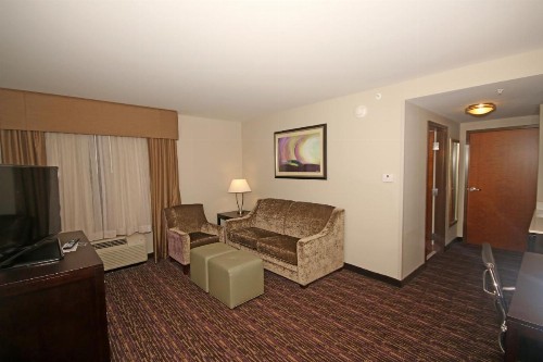 Holiday Inn Express & Suites Charlotte North an IHG Hotel - image 27