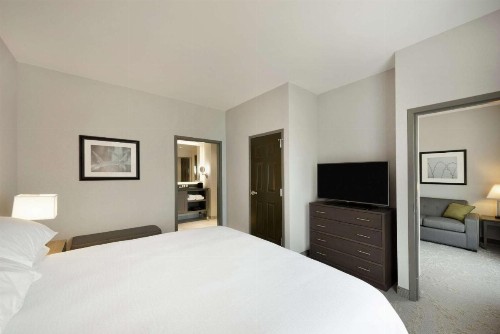 Embassy Suites Charlotte/Ayrsley - image 26