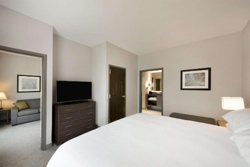 Embassy Suites Charlotte/Ayrsley - image 46