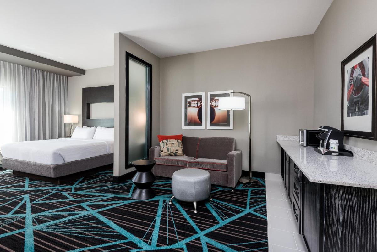 Holiday Inn Express & Suites - Charlotte Airport an IHG Hotel - image 2