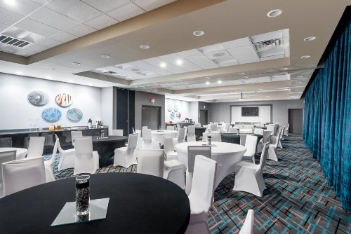 Holiday Inn Express & Suites - Charlotte Airport an IHG Hotel - image 20