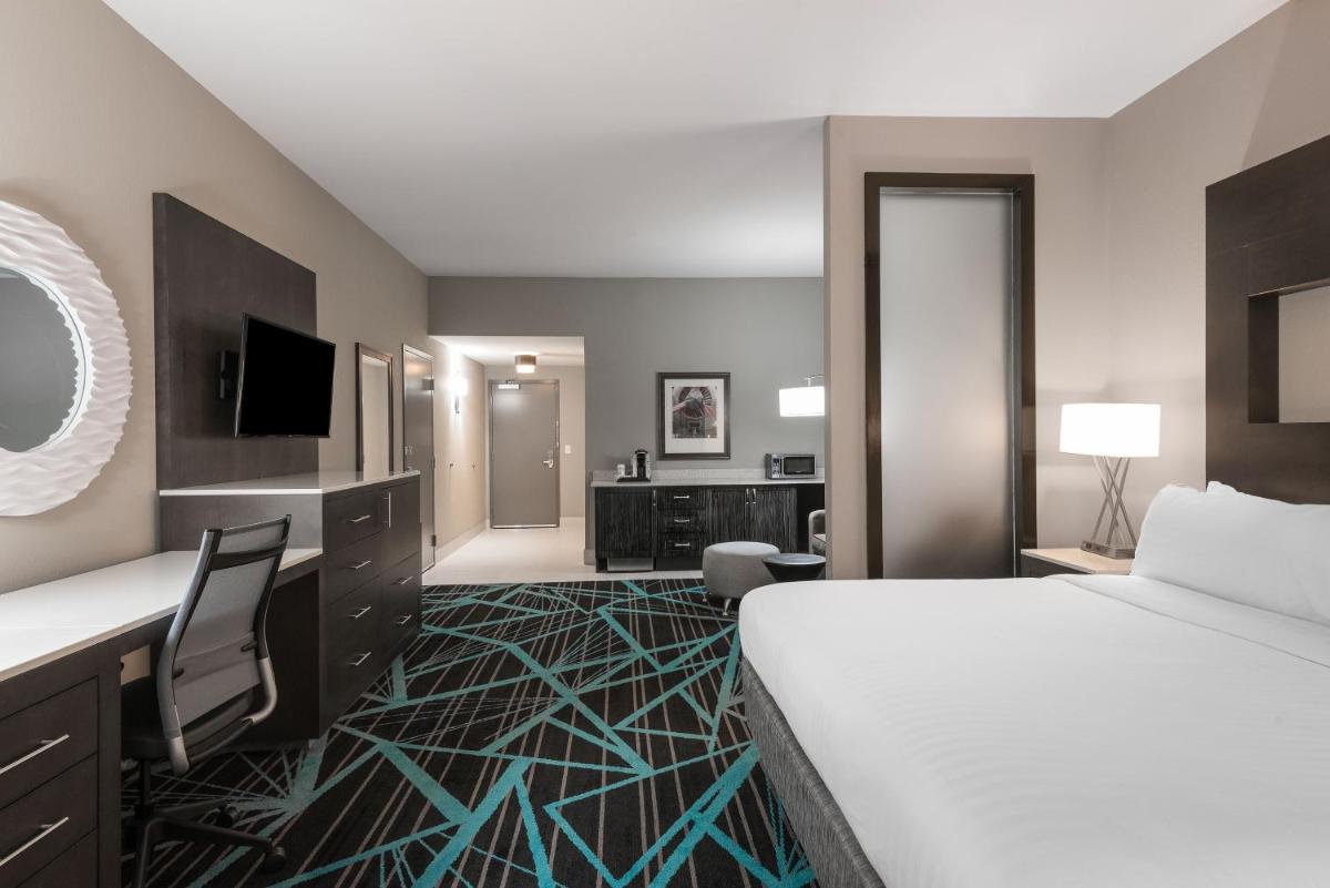Holiday Inn Express & Suites - Charlotte Airport an IHG Hotel - image 4
