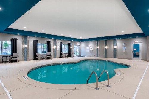 Holiday Inn Express & Suites - Charlotte Airport an IHG Hotel - image 5