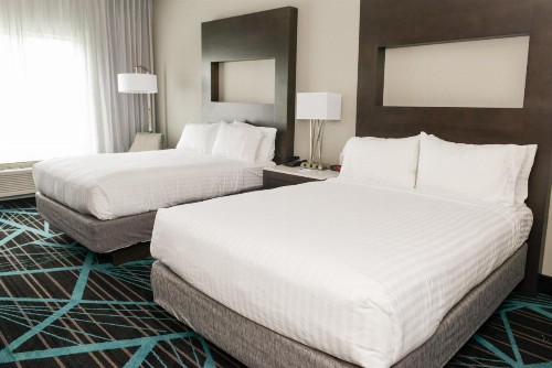 Holiday Inn Express & Suites - Charlotte Airport an IHG Hotel - image 7