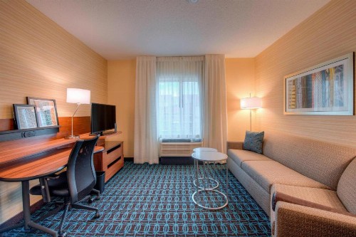 Fairfield Inn & Suites by Marriott Charlotte Airport - image 10