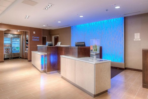 Fairfield Inn & Suites by Marriott Charlotte Airport - image 3