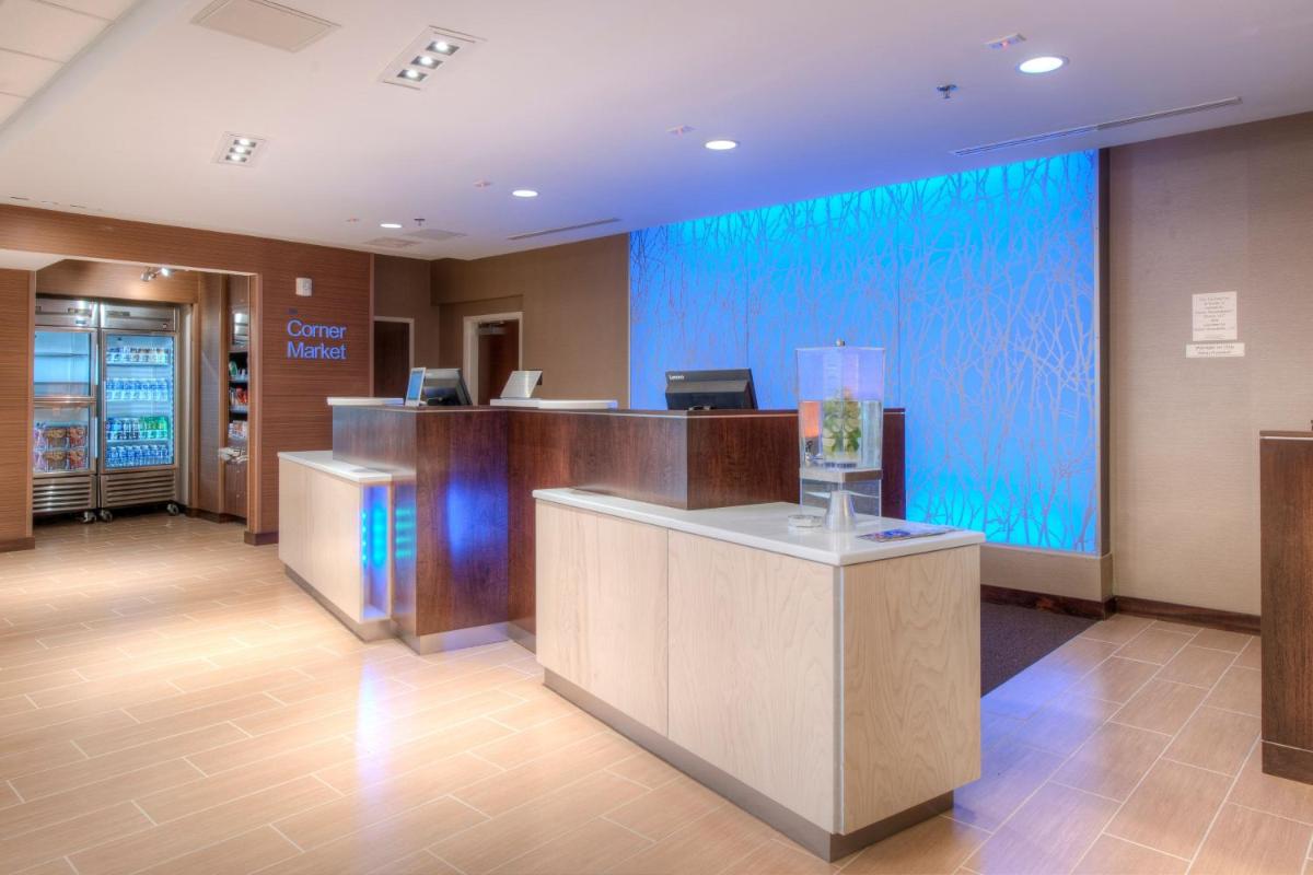 Fairfield Inn & Suites by Marriott Charlotte Airport - image 3