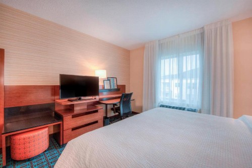Fairfield Inn & Suites by Marriott Charlotte Airport - image 7