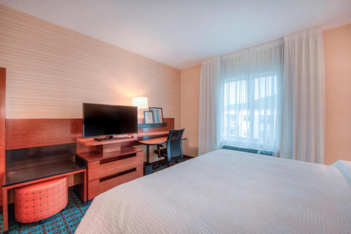 Fairfield Inn & Suites by Marriott Charlotte Airport - image 7
