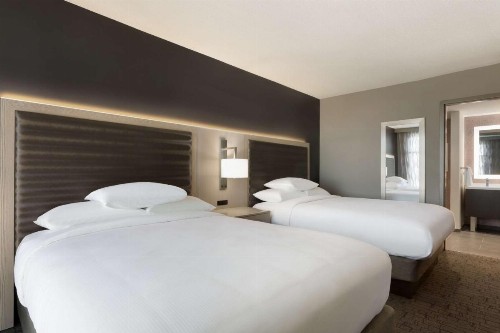 Embassy Suites by Hilton Charlotte Uptown - image 13