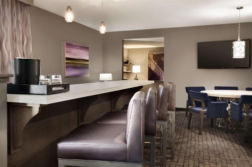 Embassy Suites by Hilton Charlotte Uptown - image 16