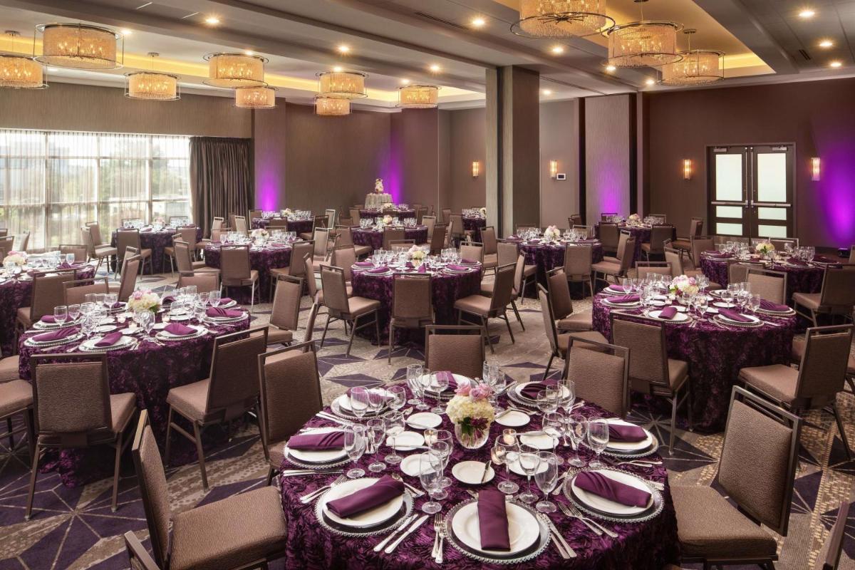 Embassy Suites by Hilton Charlotte Uptown - image 3