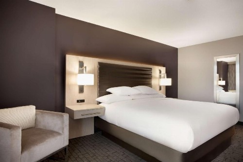 Embassy Suites by Hilton Charlotte Uptown - image 4