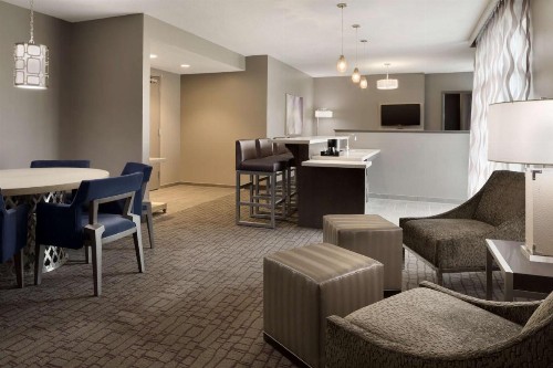 Embassy Suites by Hilton Charlotte Uptown - image 8