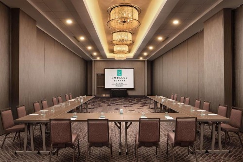 Embassy Suites by Hilton Charlotte Uptown - image 9