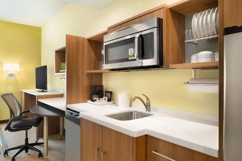 Home2 Suites by Hilton Charlotte Airport - image 13