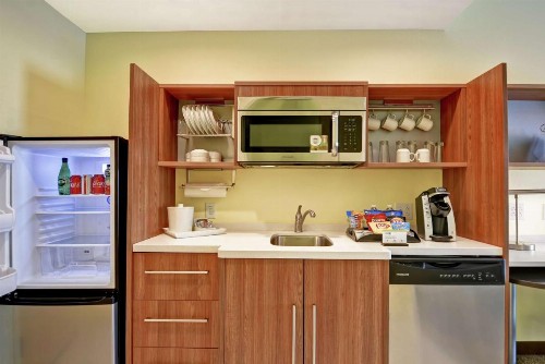 Home2 Suites by Hilton Charlotte Airport - image 18