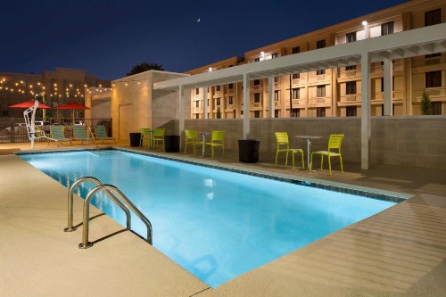 Home2 Suites by Hilton Charlotte Airport - image 3