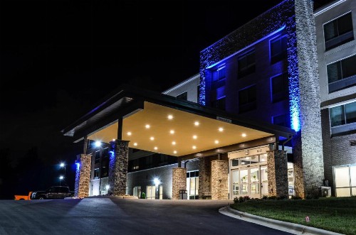 Holiday Inn Express & Suites - Charlotte NE - University Area an IHG Hotel - image 10