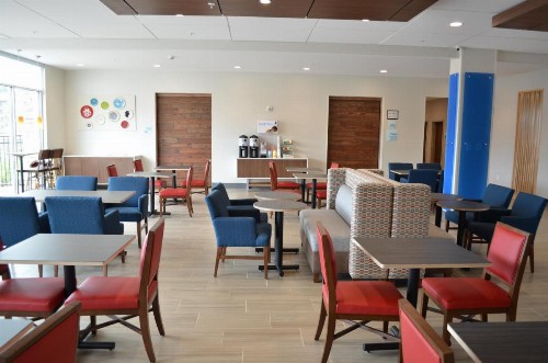 Holiday Inn Express & Suites - Charlotte NE - University Area an IHG Hotel - image 16